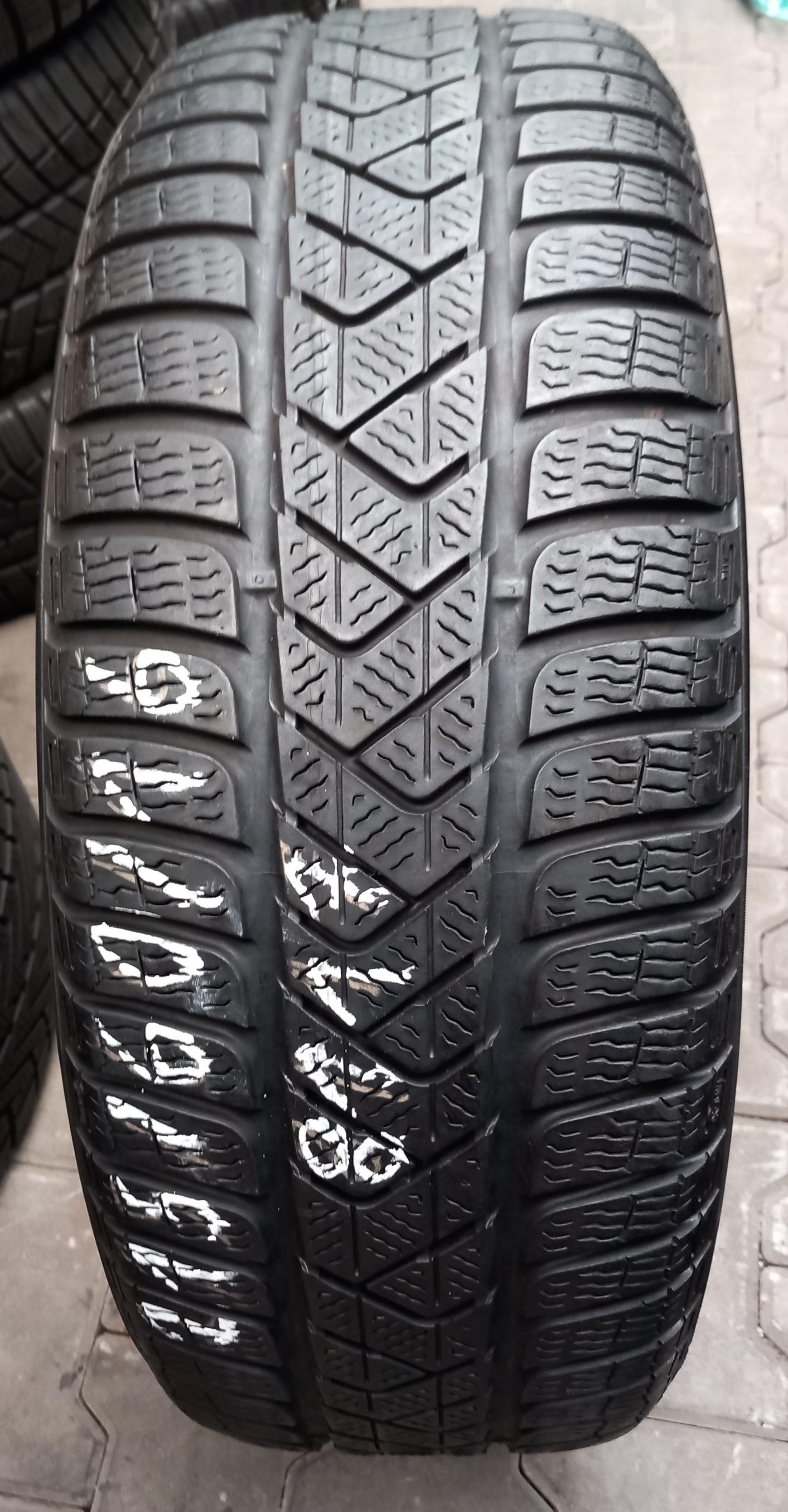 215/60/16 Pirelli SottoZero 3 Seal 95H