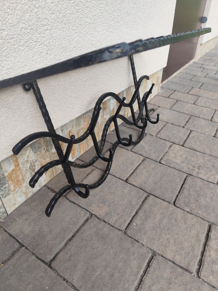 Wieszak kuty na ubrania 5 haków.