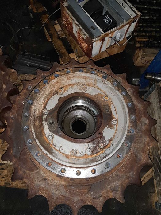 Zwolnica jazdy Hyundai 450LC. Final drive. Napęd Hyundai