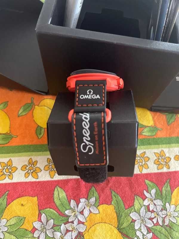 SO33O100 Omega x Swatch Lava Magmowe DNA Planety
