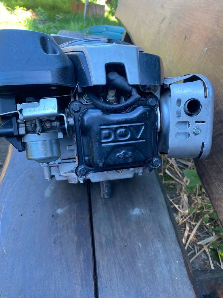 Silnik do kosiarki Briggs &stratton 775is instant
