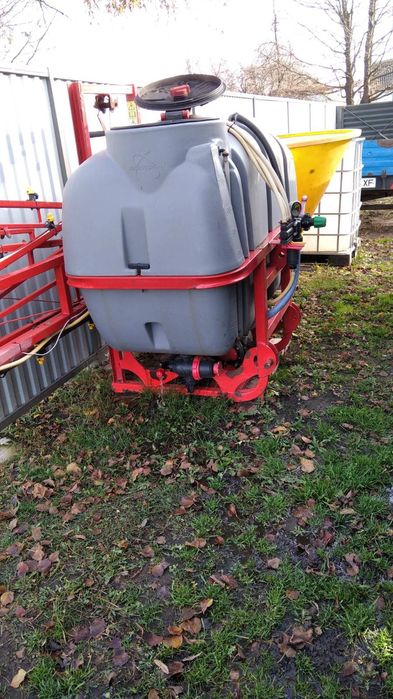 Продаю дископлуг ,оприскувач,лійку