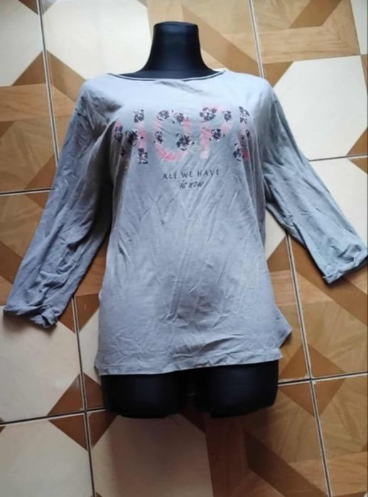 Bluza szara w naszy kwat