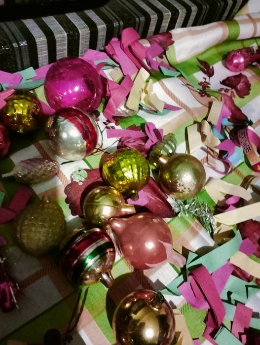 Новорічні іграшки , шари на ялинку,19 штук.