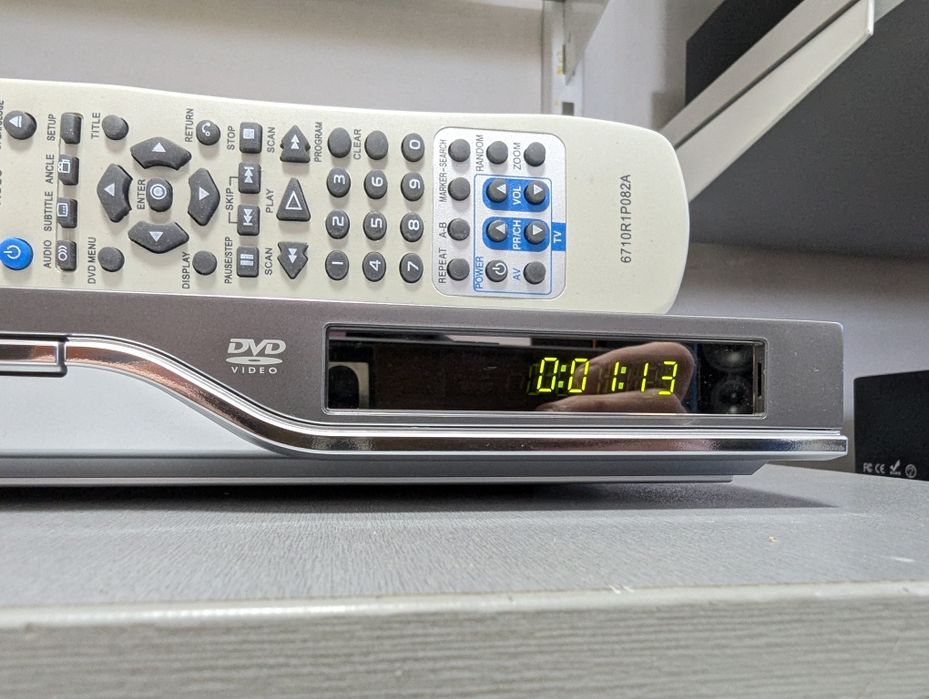 В отличном состоянии DVD Player LG DGK589X. Полный комплект!