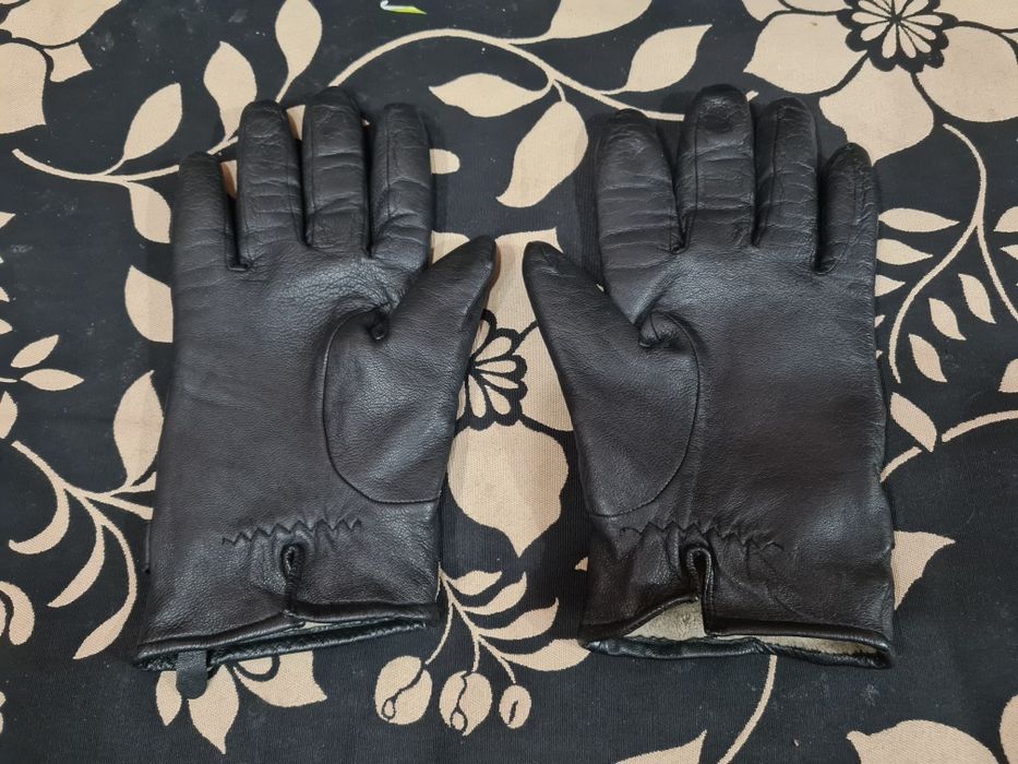 Мужские зимние перчатки кожа. Тонкий мех. Чёрного цвета.