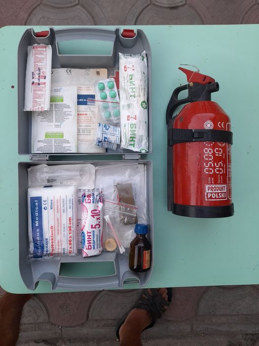 Набор автомобилиста домкрат аптечка огнетушитель трос