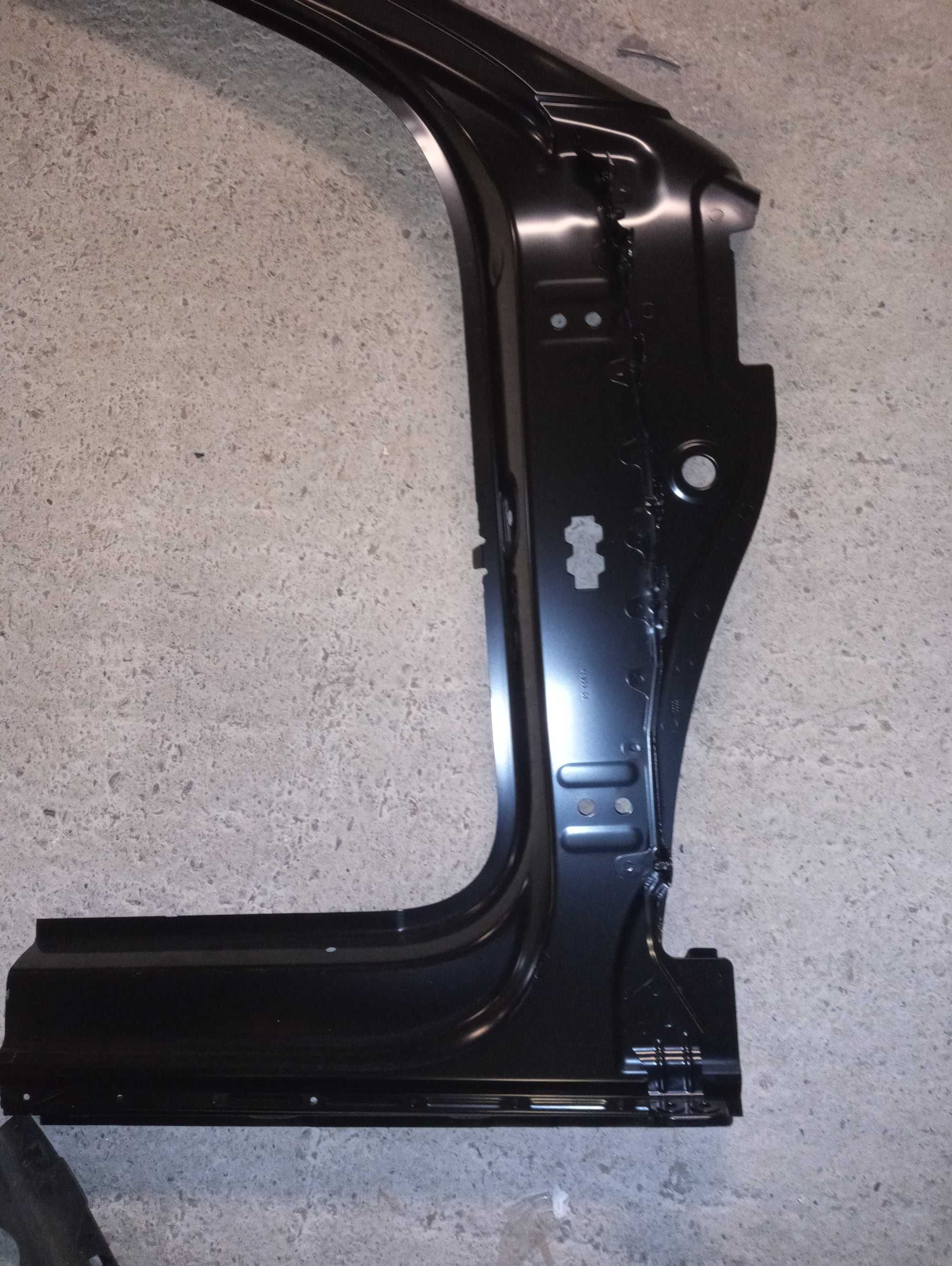 Audi Q3 22r 83A slupek prog rama szyby prawa nowa
