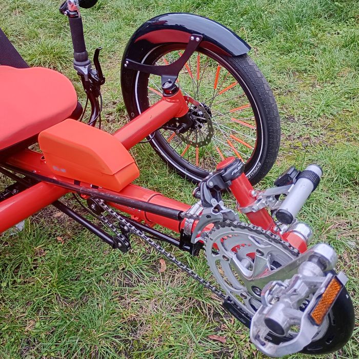 Rower poziomy trójkołowy