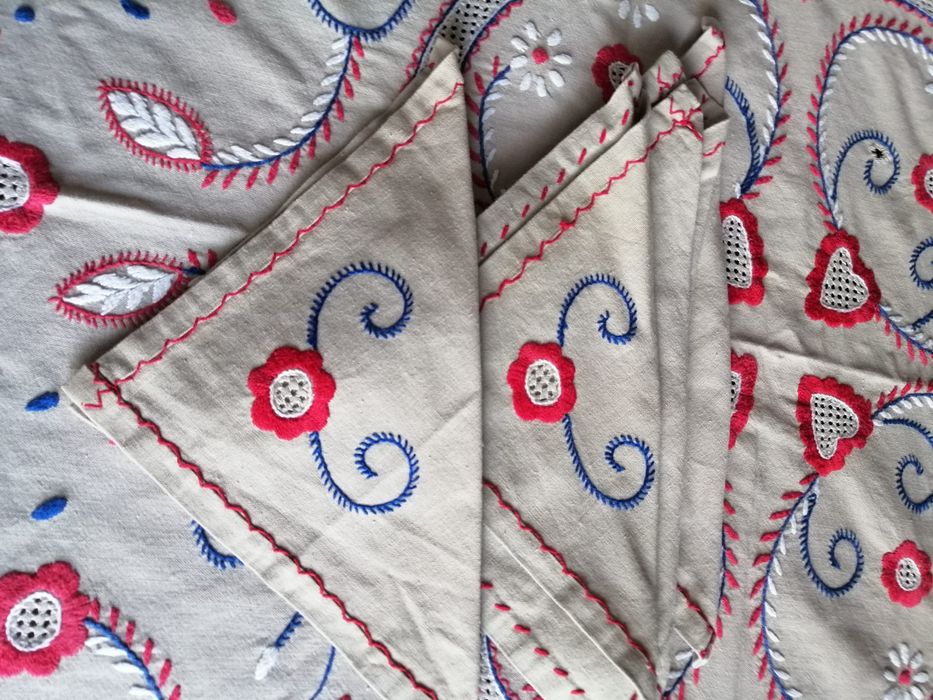Conjunto Toalha e guardanapos regionais em linho português
