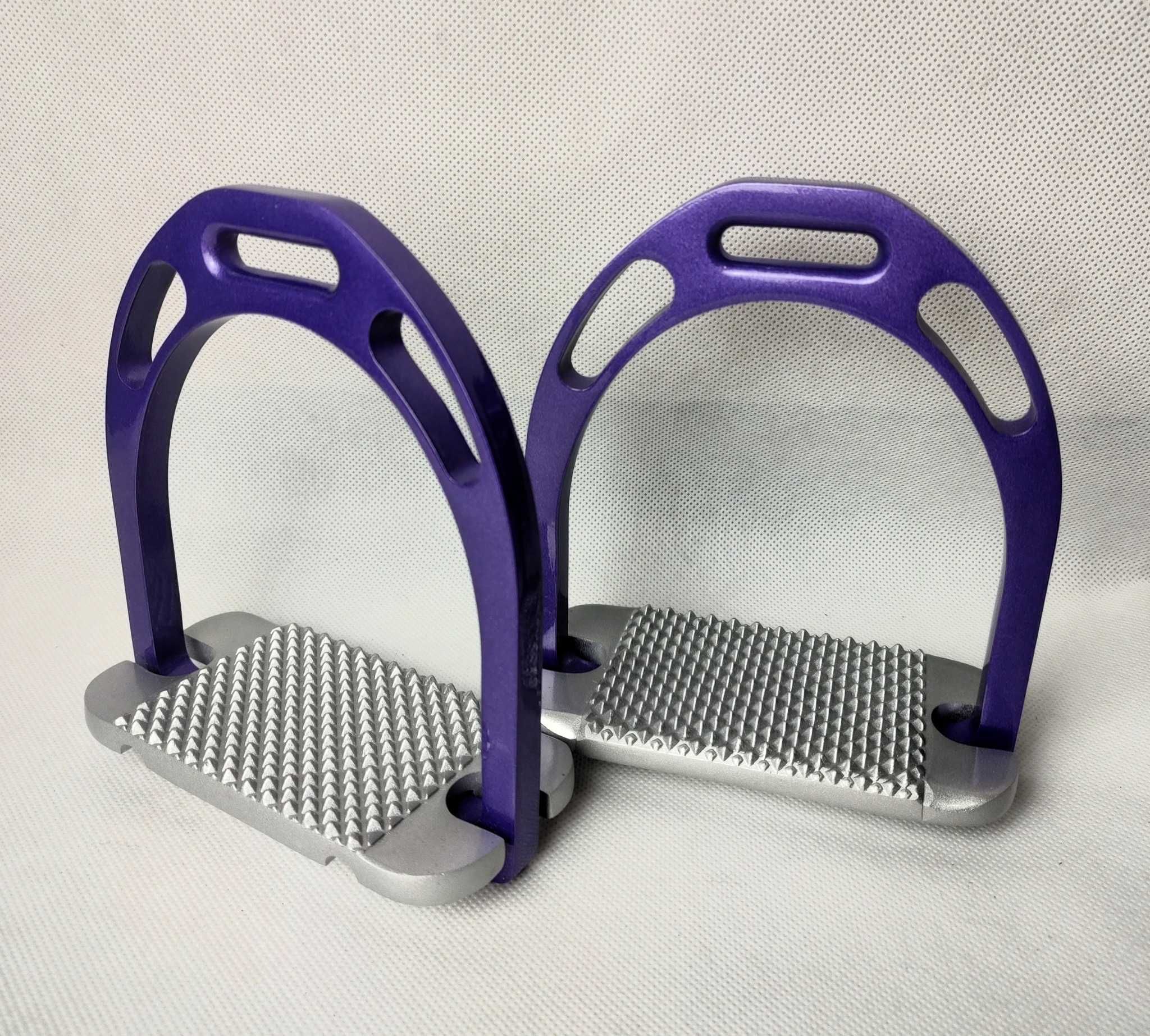 Nowe, lekkie aluminiowe strzemiona.