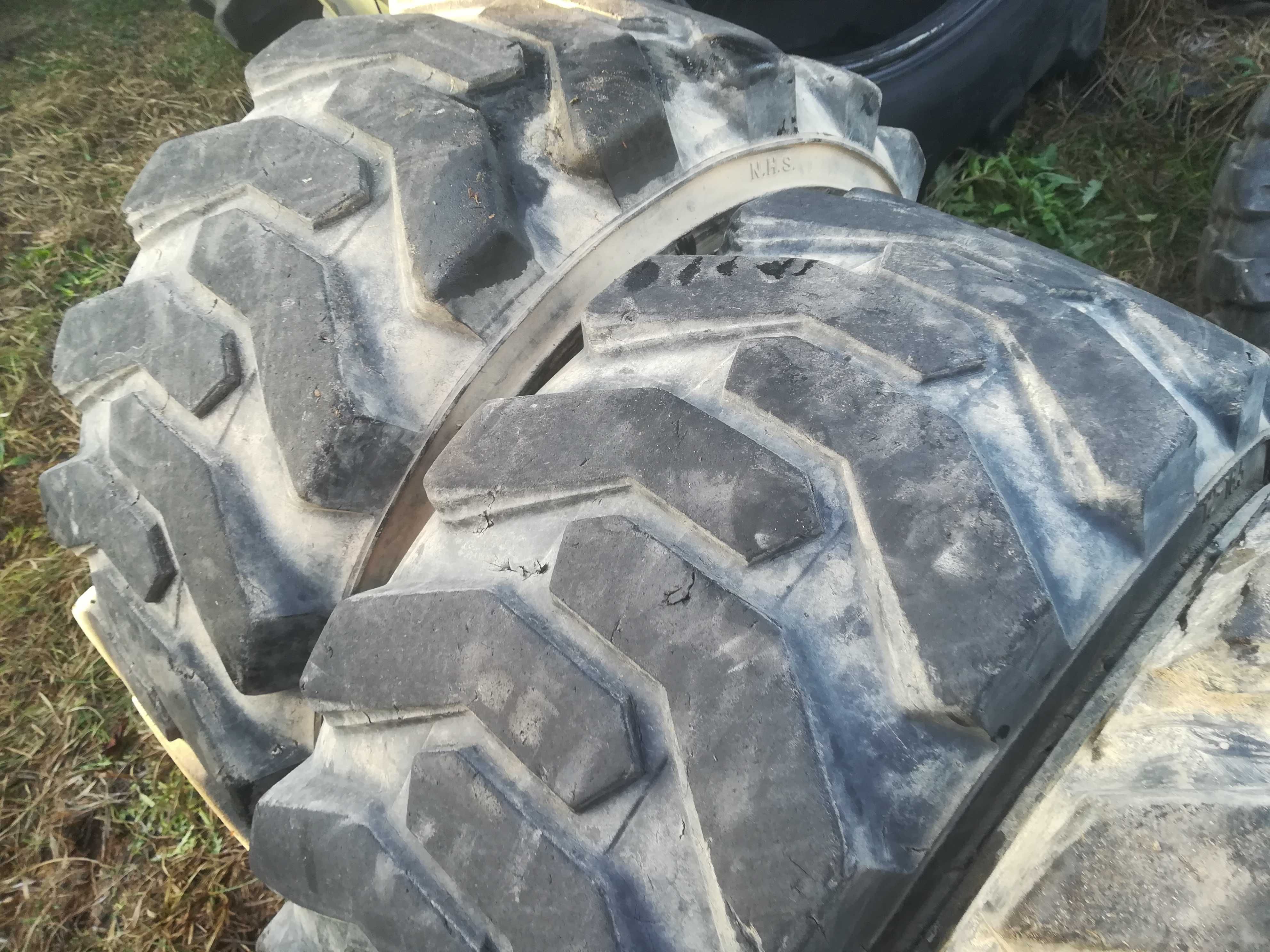 12-16.5 bobcat Camso solideal bkt 12r16.5