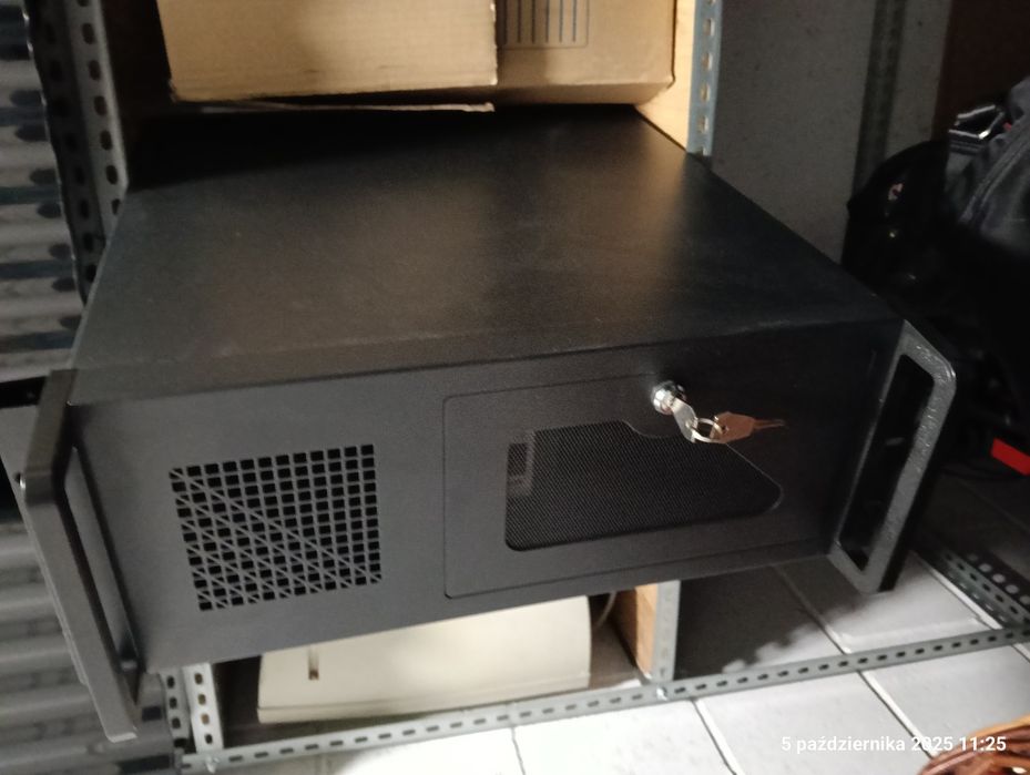 Obudowa rack pc prawie jak nowa