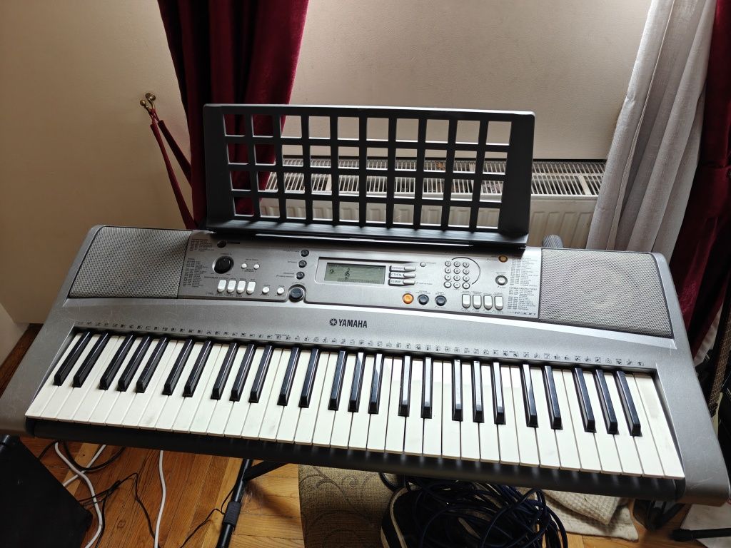 Синтезатор Yamaha PSR-R300