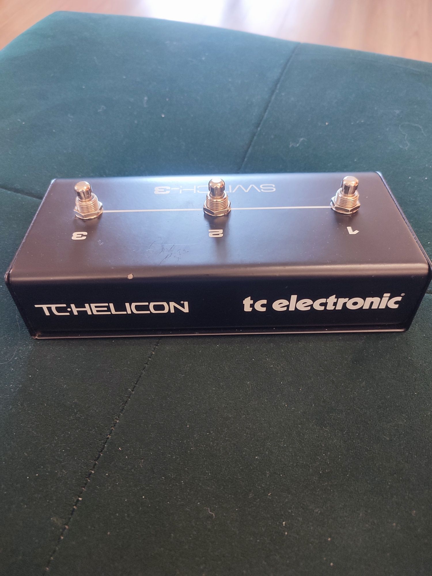 TC helicon switch 3. Przełącznik nożny