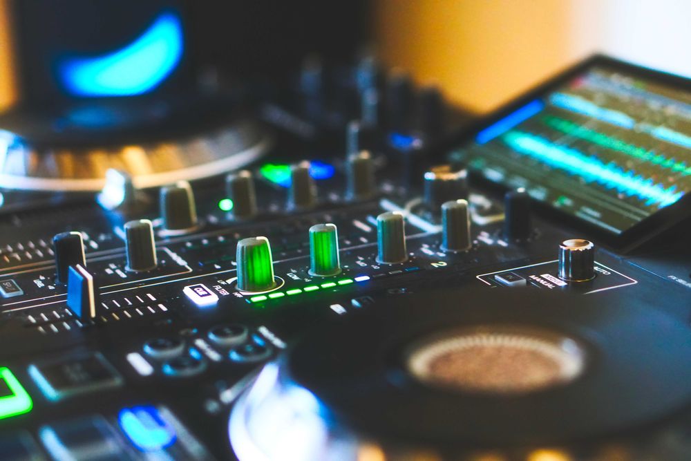 Denon Prime 2 + Magma Case, 100% funcional com pequenas marcas de uso.