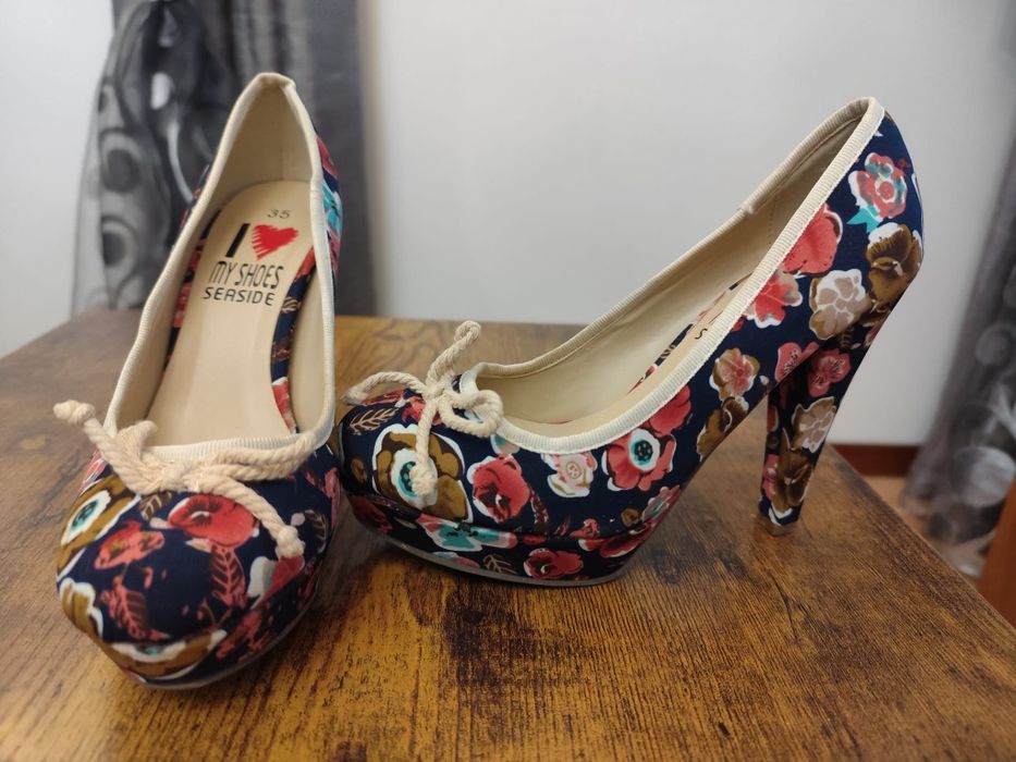 Sapatos praticamente sem uso