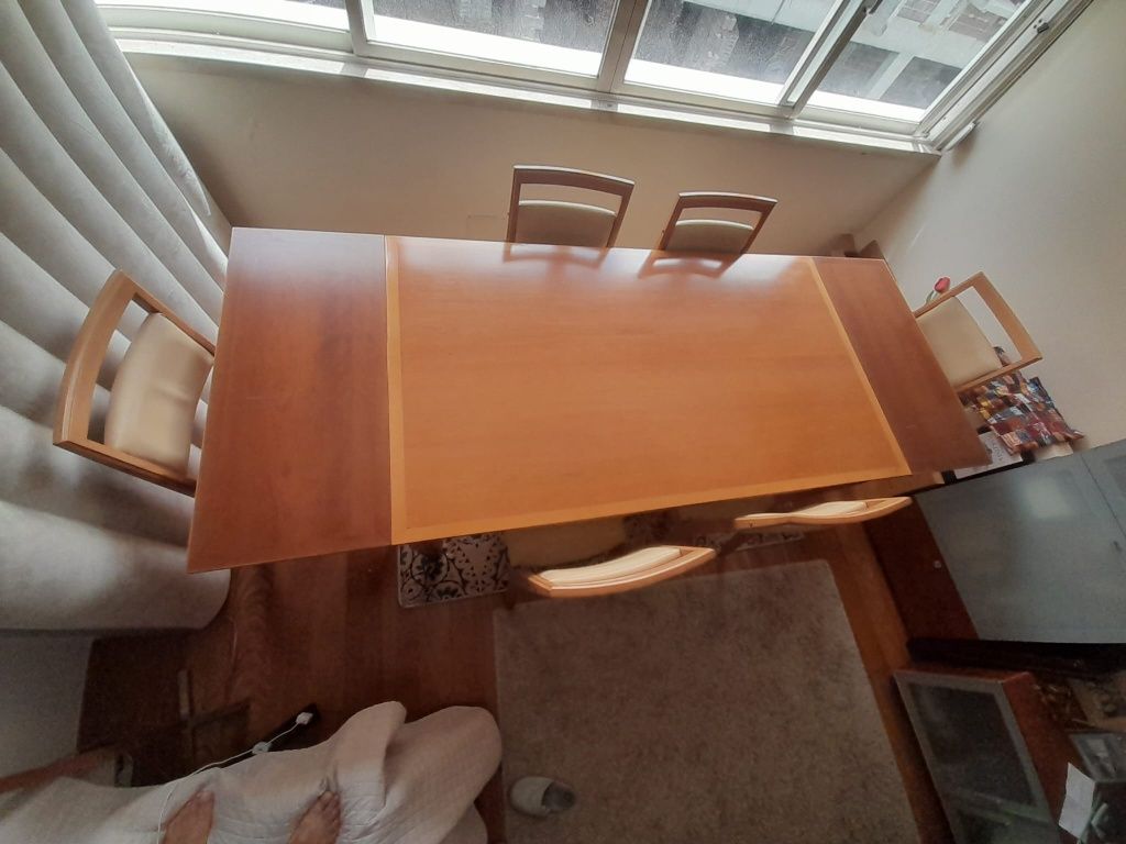 Mesa em cerejeira