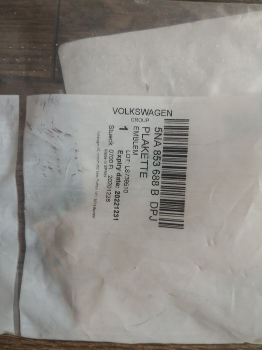 Znaczek R-Line Volkswagen Tiguan II chrom prawy nowy oryginał #38