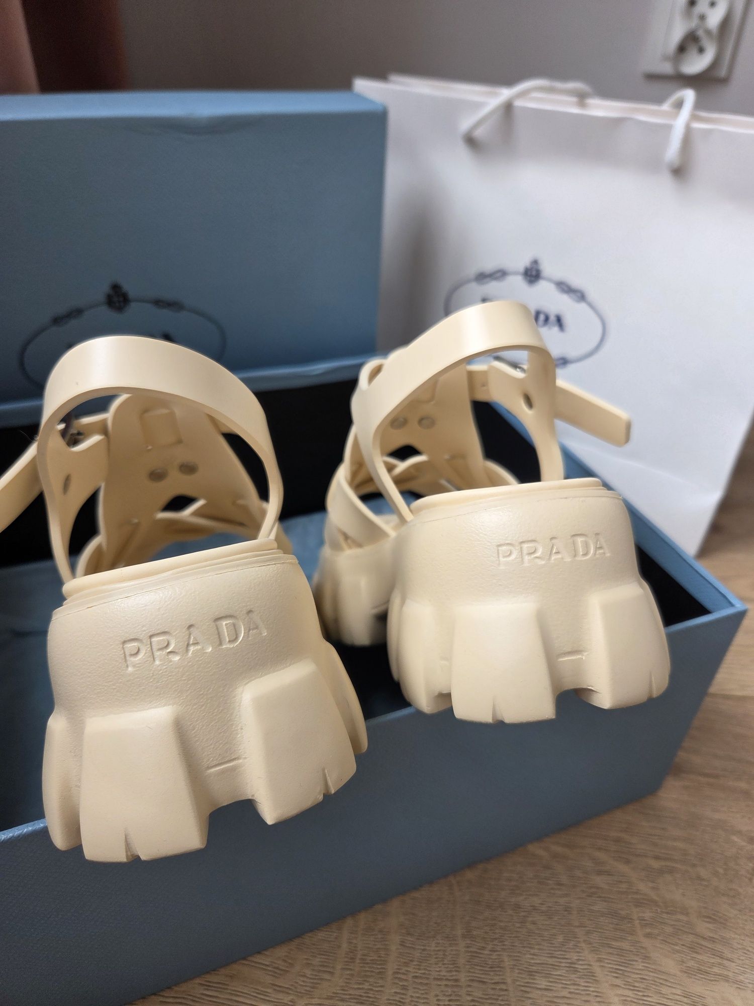 Sandały PRADA butter masełkowe 38 nowe