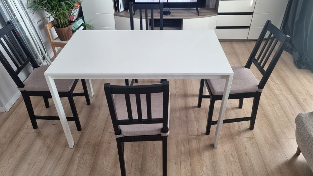 Stół + 4 krzesła