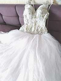 Весільна пишна сукня, фатінова спідниця, корсет , М, на груди В-С