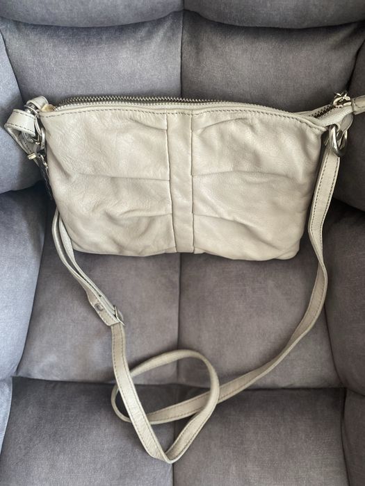 Сумки розвантажую шафу