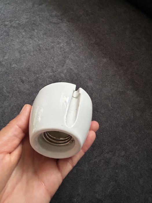 Porcelanowa oprawka na żarówke  z gwintem E 27