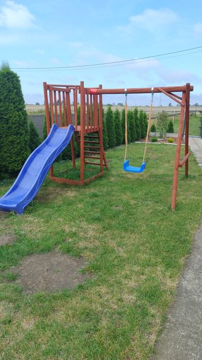Plac zabaw, ślizg, huśtawka