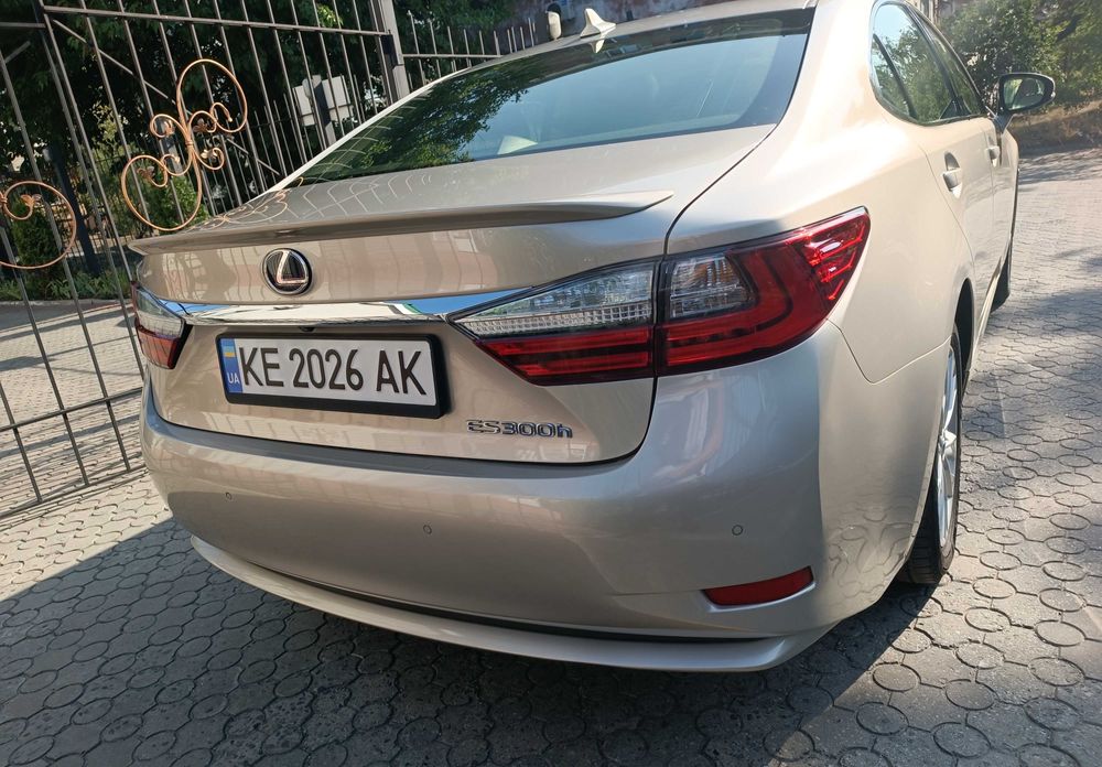 Продаётся Лексус ES300h
