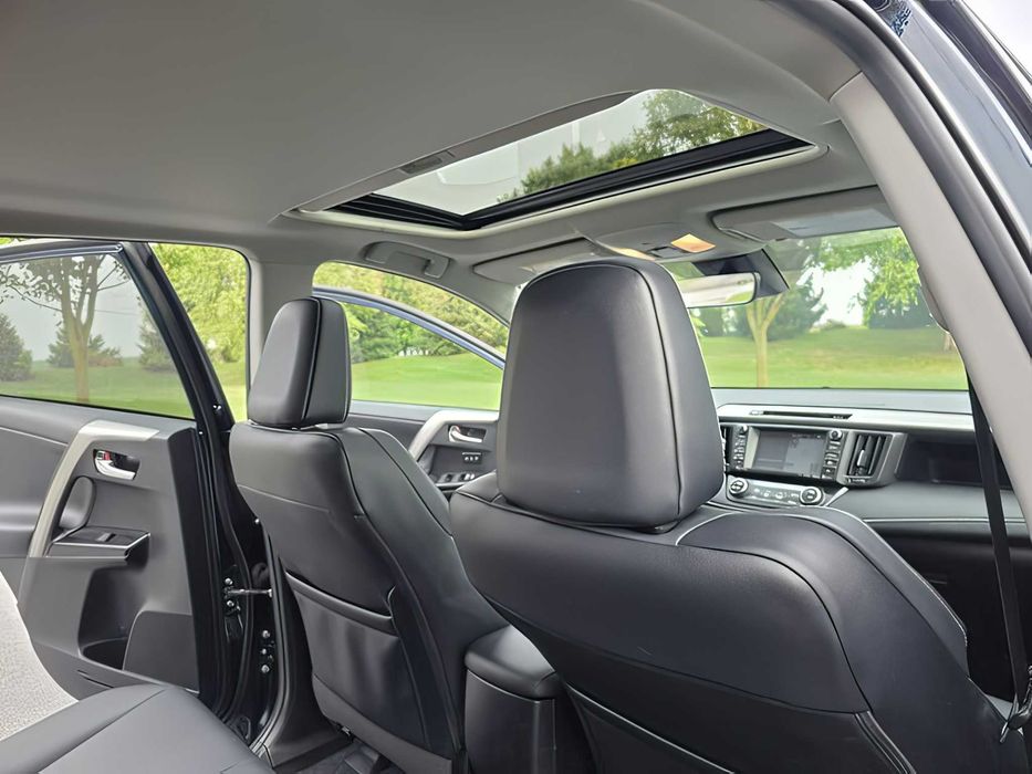 Toyota RAV4      2018