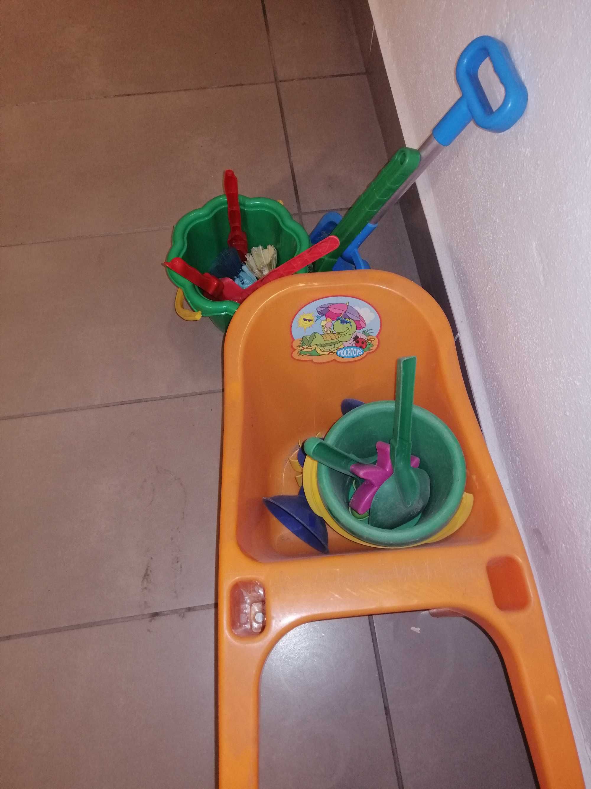 Taczka, łopata i wiadereczko, zabawki dla dzieci do piasku