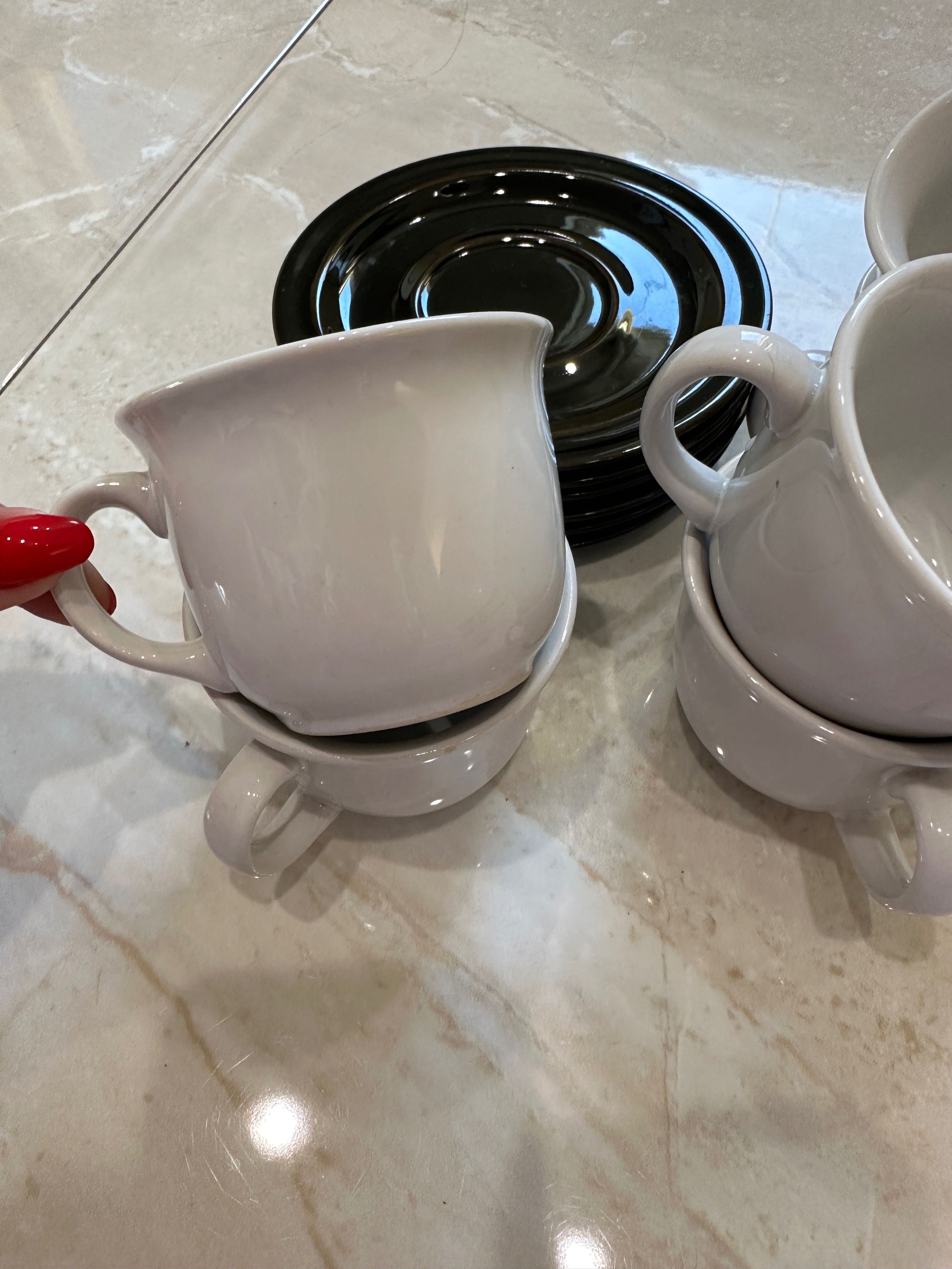 Komplet filiżanek z talerzykami z porcelany