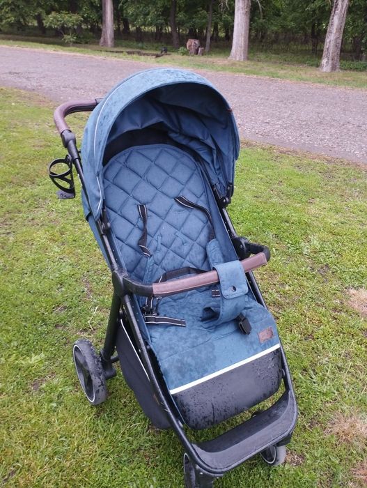 Прогулочна коляска