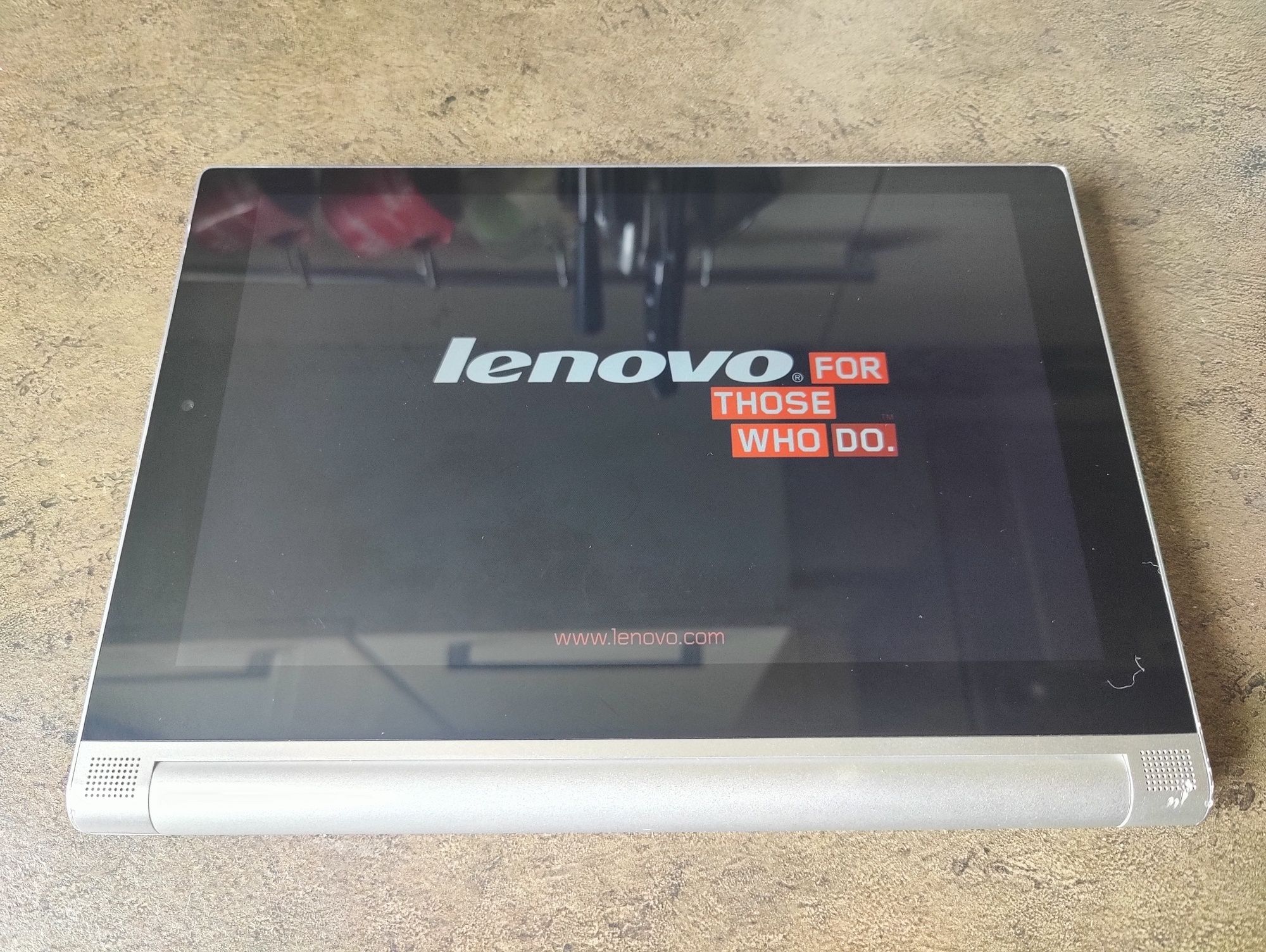 Планшет Lenovo YOGA Tablet 2-1050F