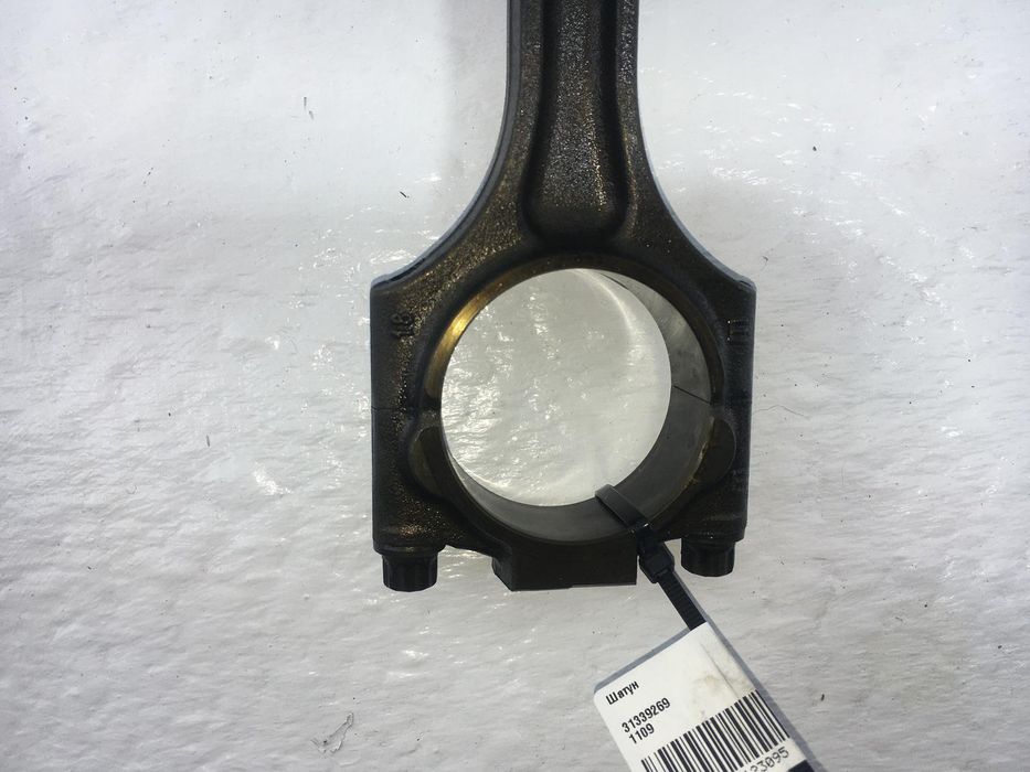 Шатун VOLVO XC60 2008-2013 (з поршнем, для двигуна D5244T) 31339269