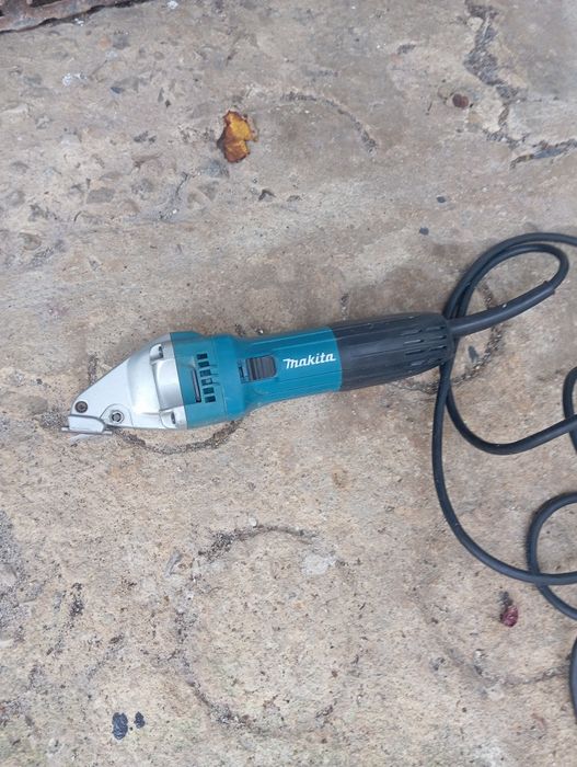 Tesoura elétrica Makita