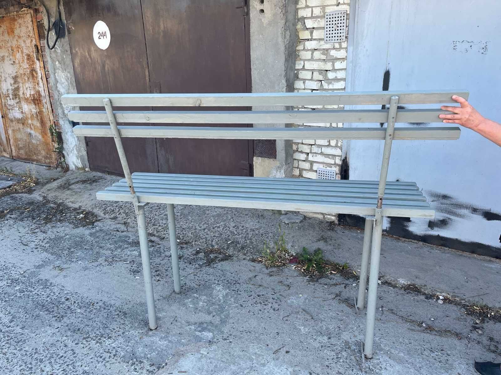 Лавка зі спинкою