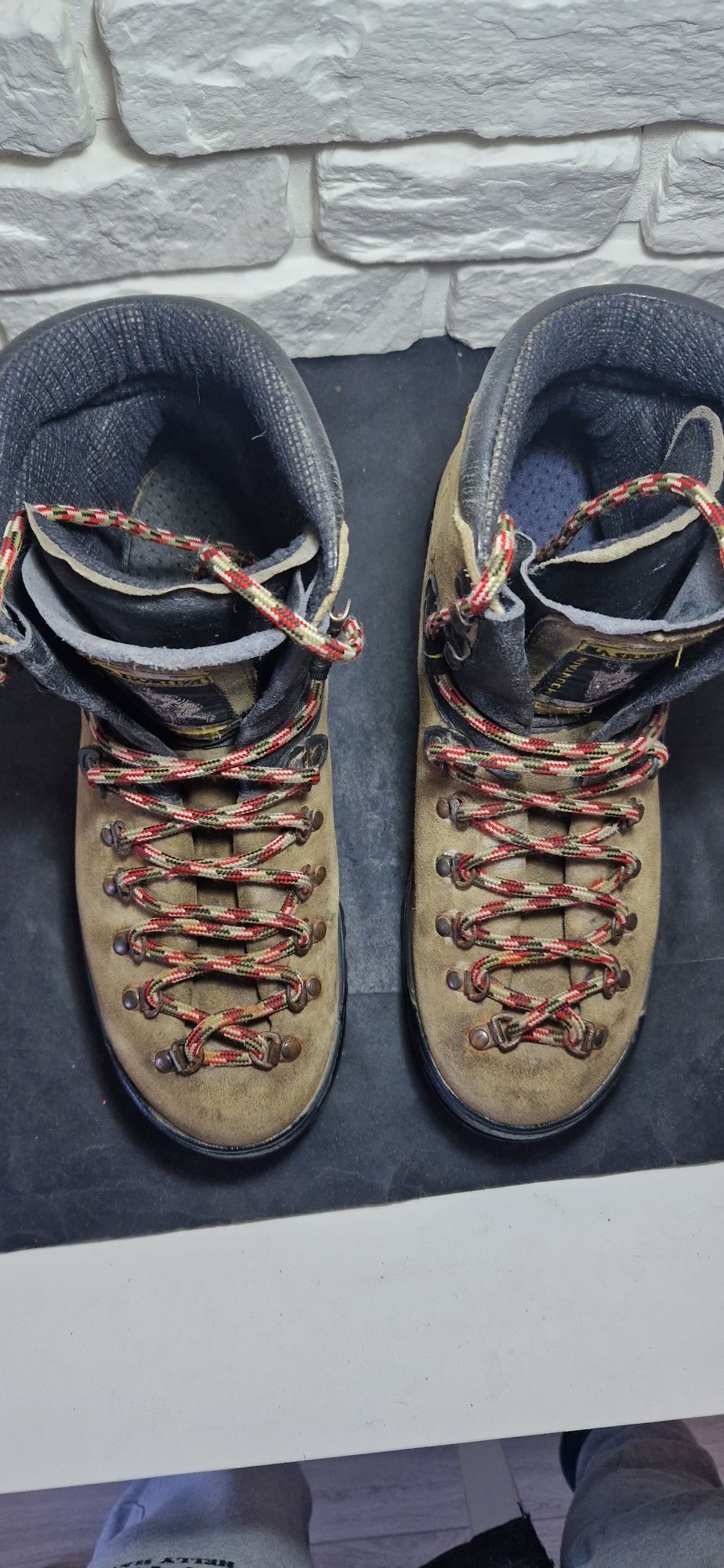 La Sportiva 44.             .