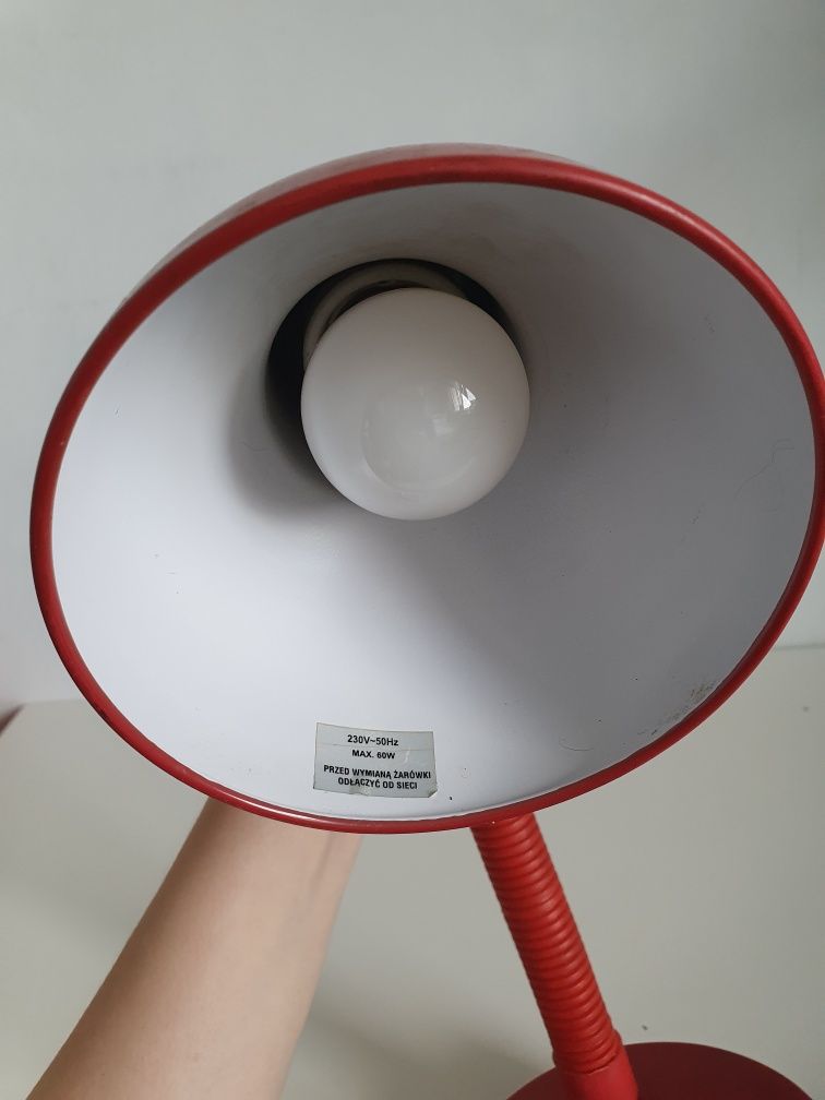 Czerwona lampka na biurko red lamp