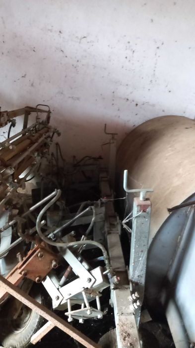 Vendo  pulveridor 600l e bateria  de pulverizador filtragem