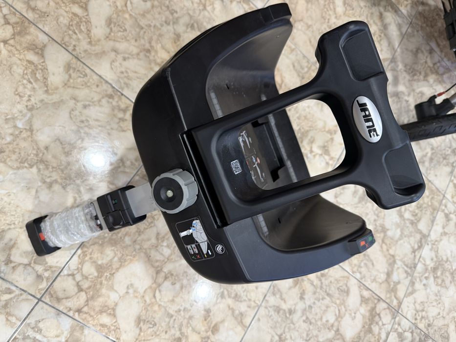 Conjunto carrinho de bebe com base isofix.