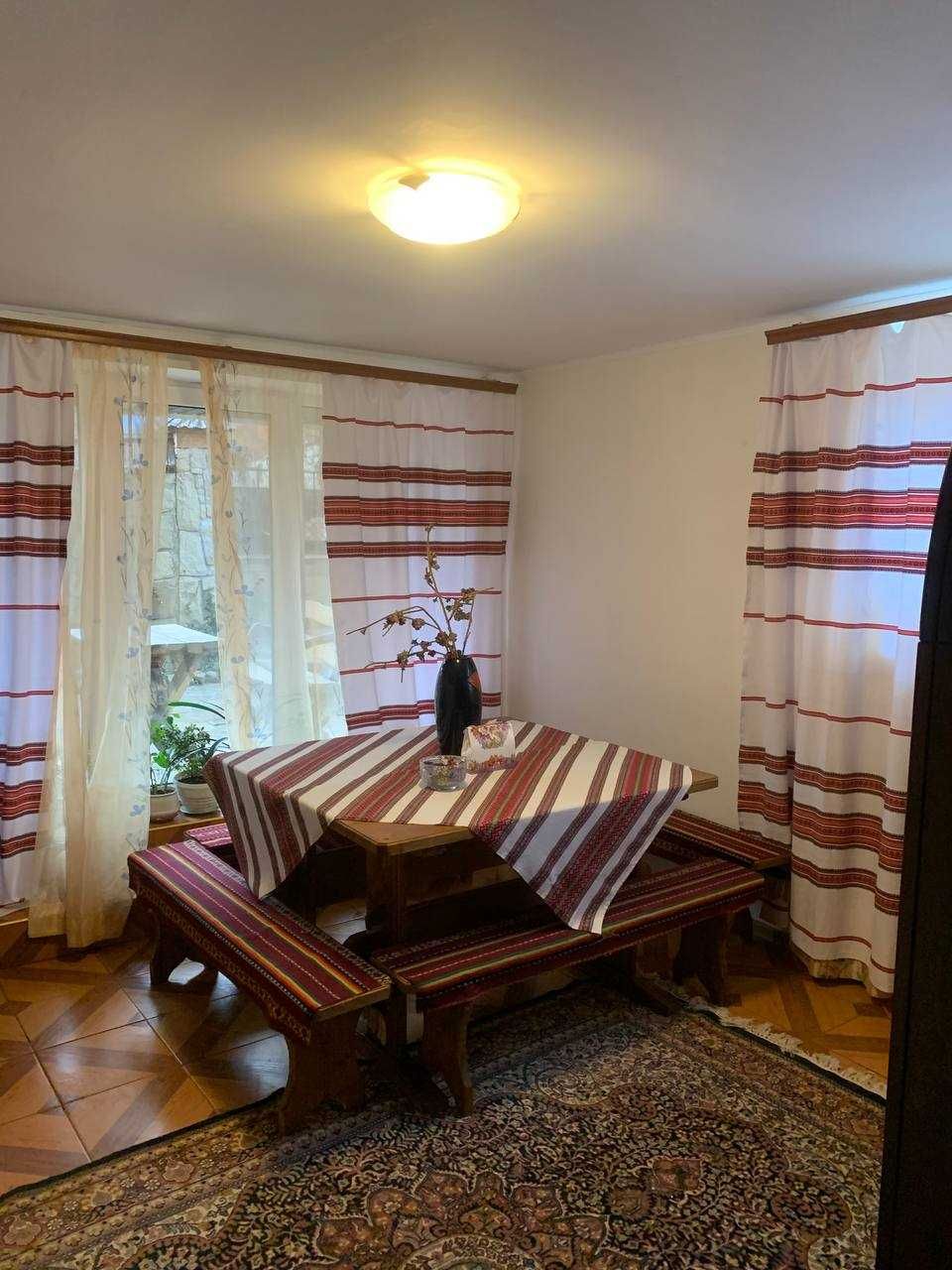 Триповерховий будинок у центрі Яремче 300 м²