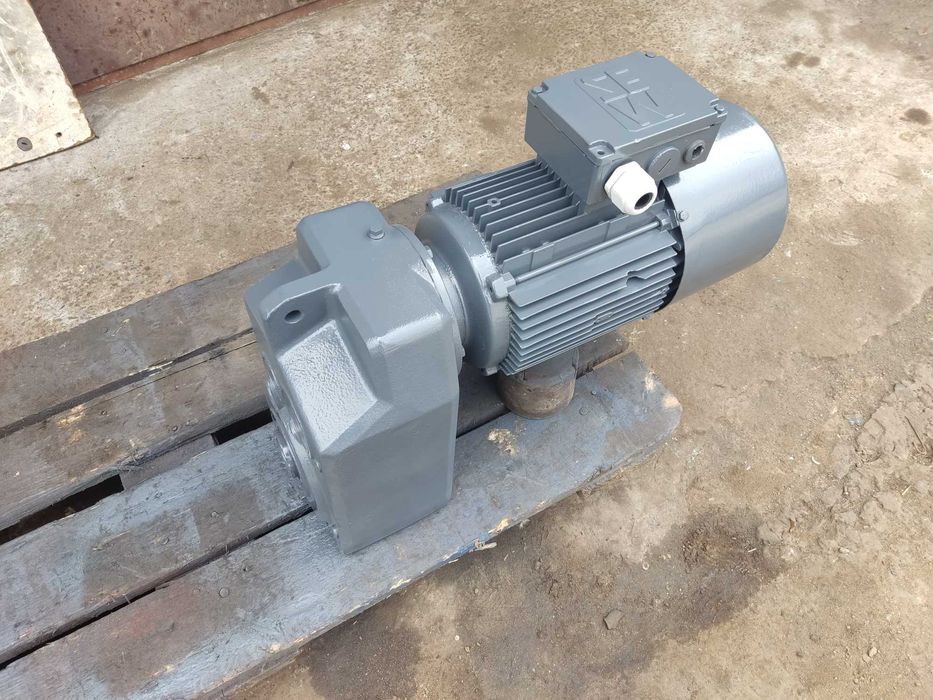Мотор-редуктор с тормозом на 157 об/мин, 3 кВт, новый Германия