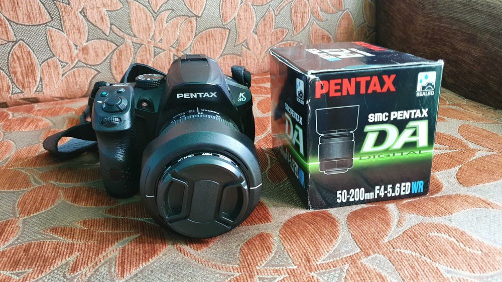 Lustrzanka Pentax K30 + obiektywy 18-55 mm WR i 50-200 mm WR