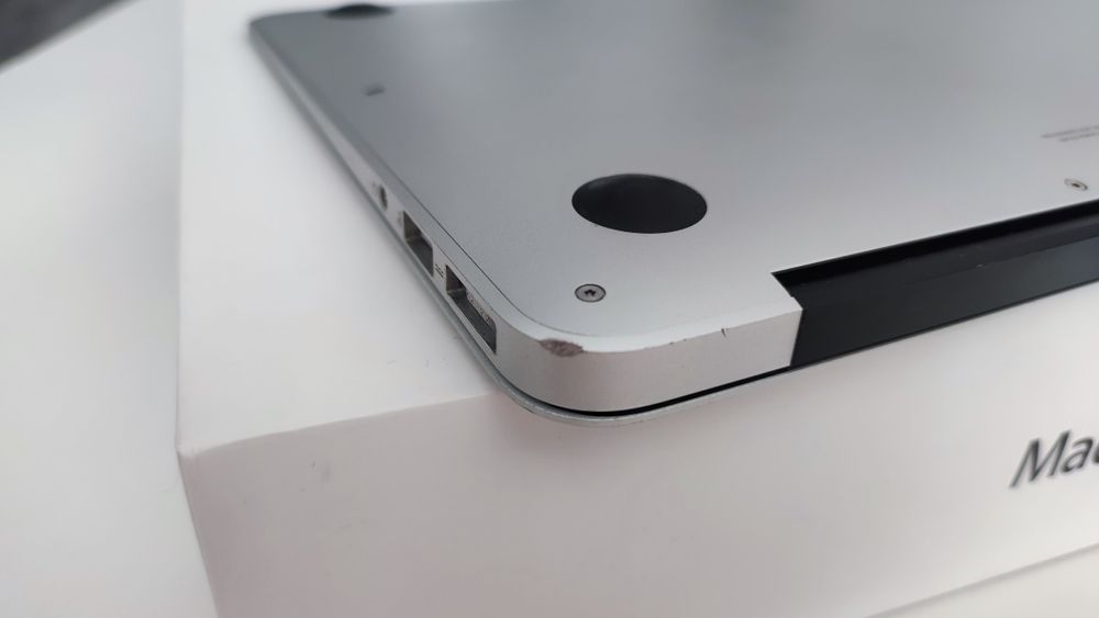 MacBook Air 11: 256GB SSD, i5, 4 GB, Jak nowy - stan idealny.