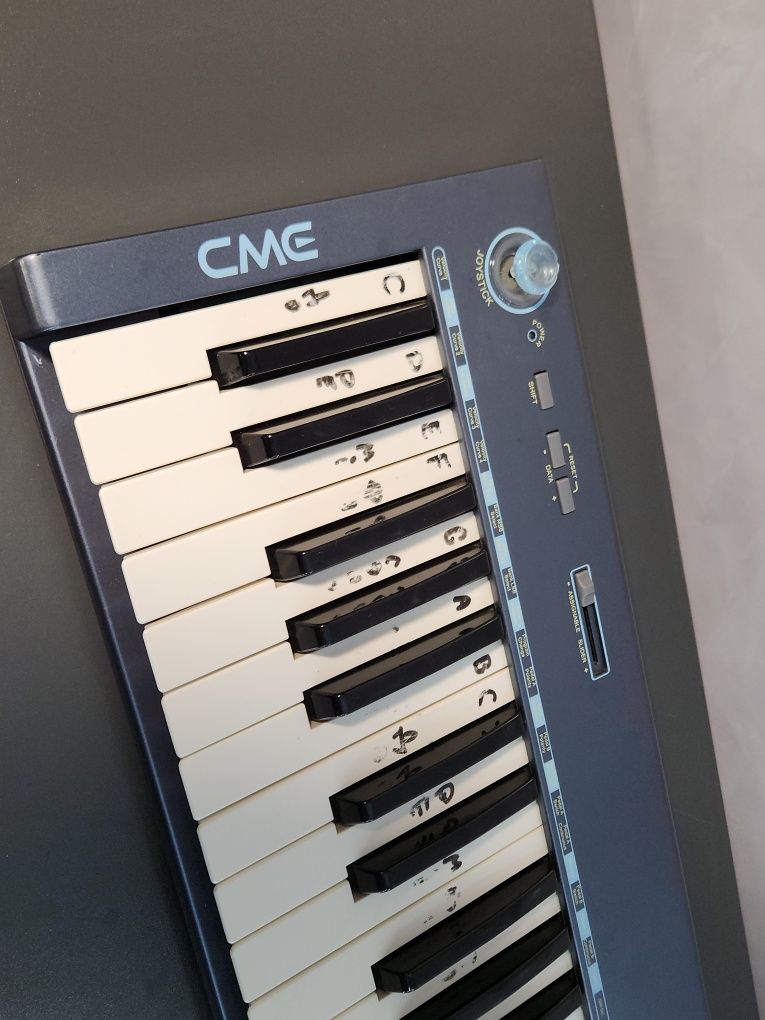 MIDI- клавіатура СМЕ M-Key V2