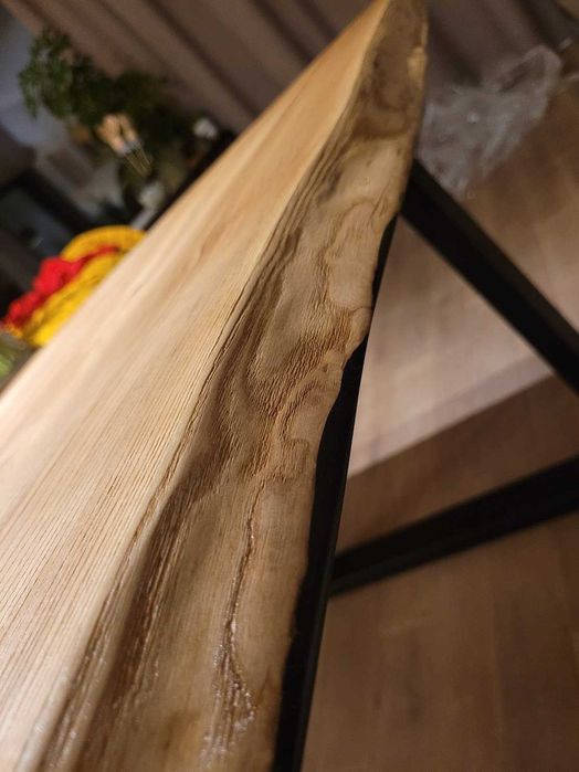 Stół dębowy z litego drewna – elegancja i trwałość na lata