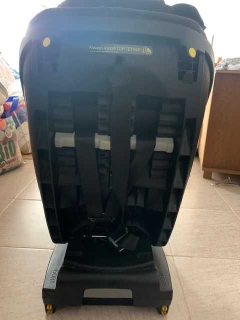 Cadeira de carro Safety 1st com Isofix, dos 0 aos 4 anos.