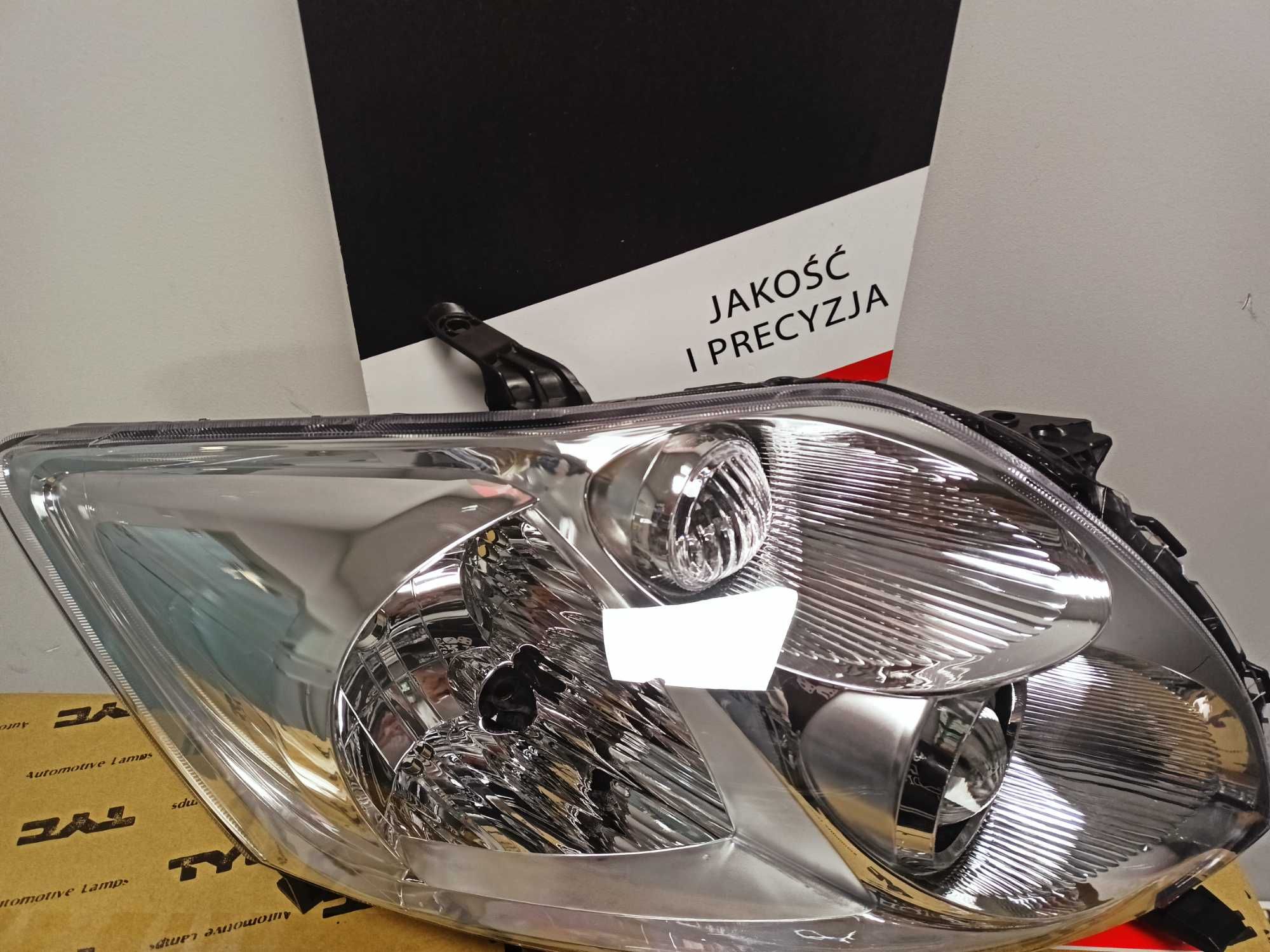 Toyota Auris 06-12 Lampa/Reflektor Przód Prawa strona